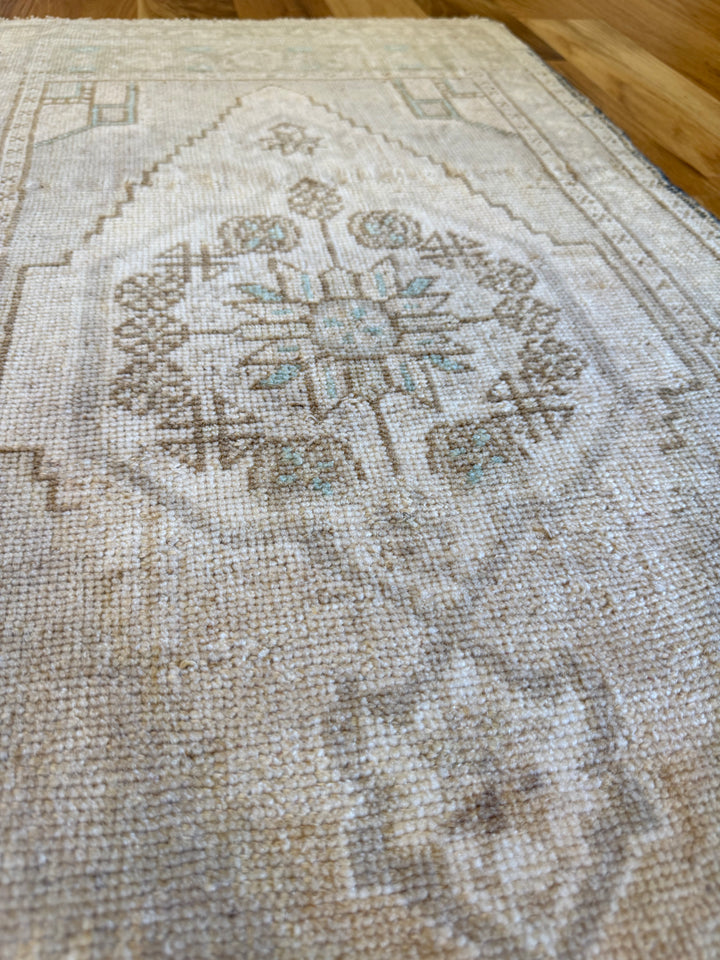 Yastik 1.9x3.6 - LillieKat Rugs