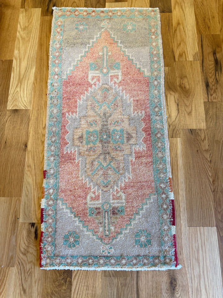 Yastik 1.7x3.7 - LillieKat Rugs