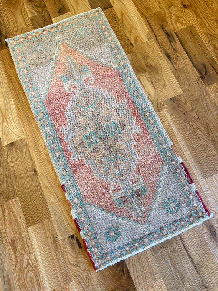 Yastik 1.7x3.7 - LillieKat Rugs