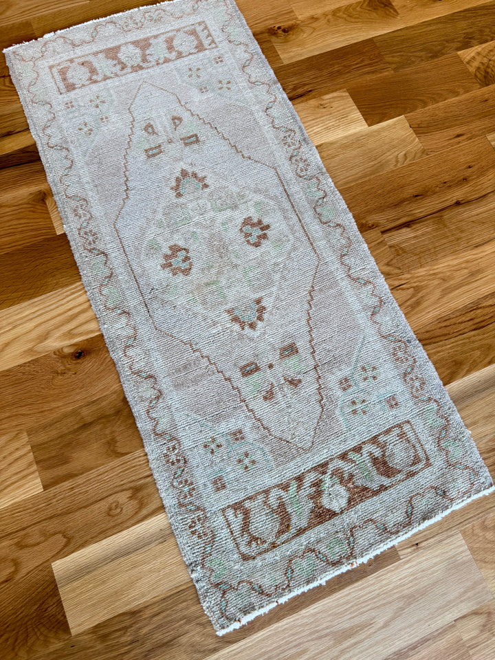 Yastik 1.7x3.9 - LillieKat Rugs