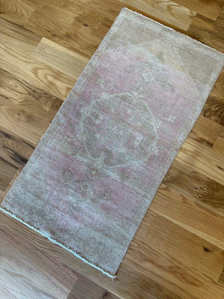 Yastik 1.7x3.1 - LillieKat Rugs