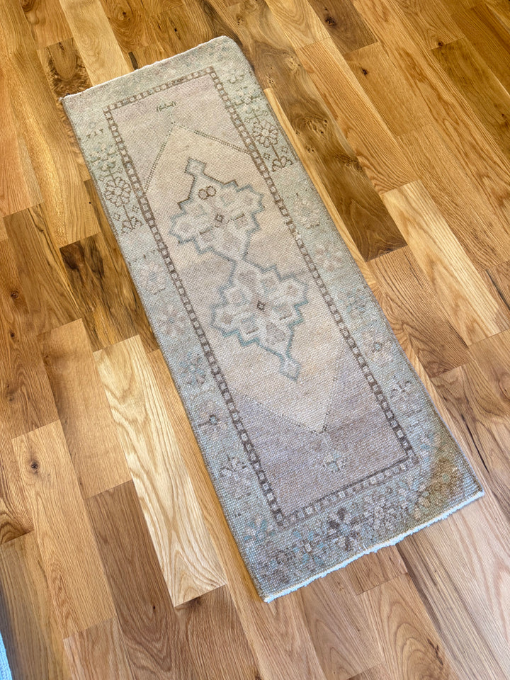 Yastik 1.6x4.1 - LillieKat Rugs
