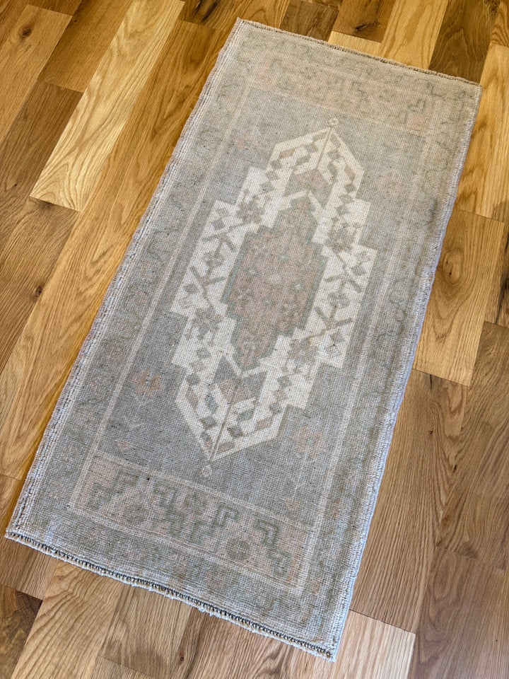 Yastik 1.8x3.4 - LillieKat Rugs
