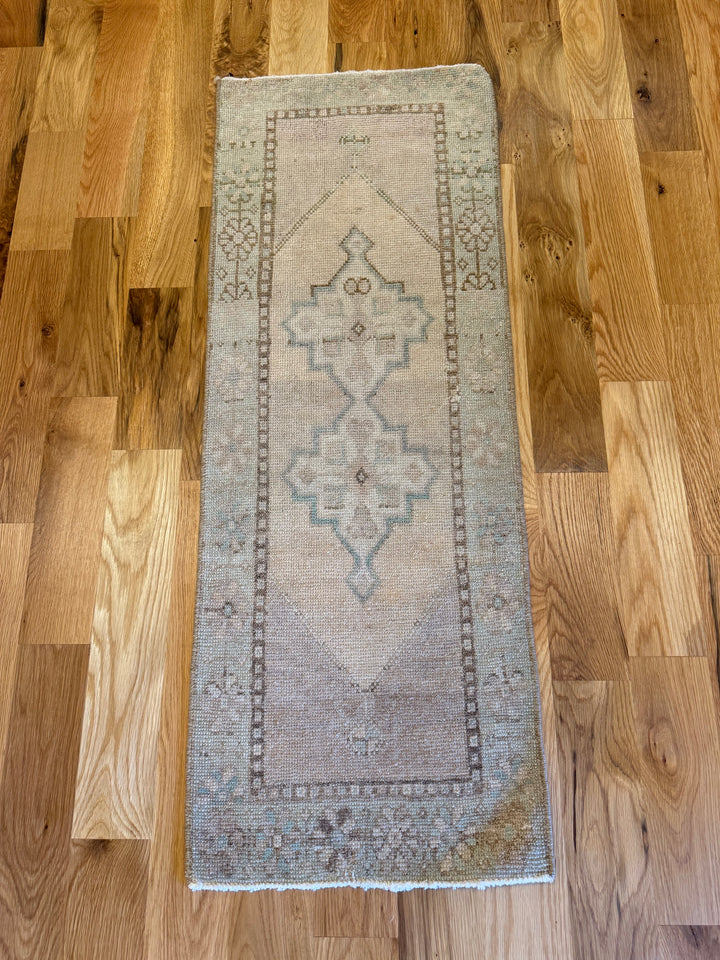 Yastik 1.6x4.1 - LillieKat Rugs