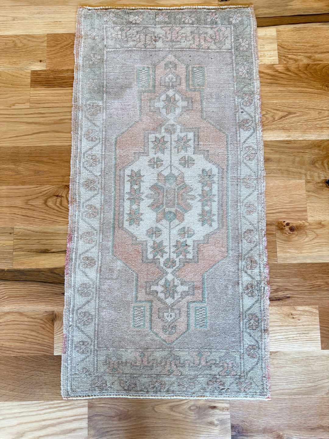 Yastik 1.7x3.3 - LillieKat Rugs