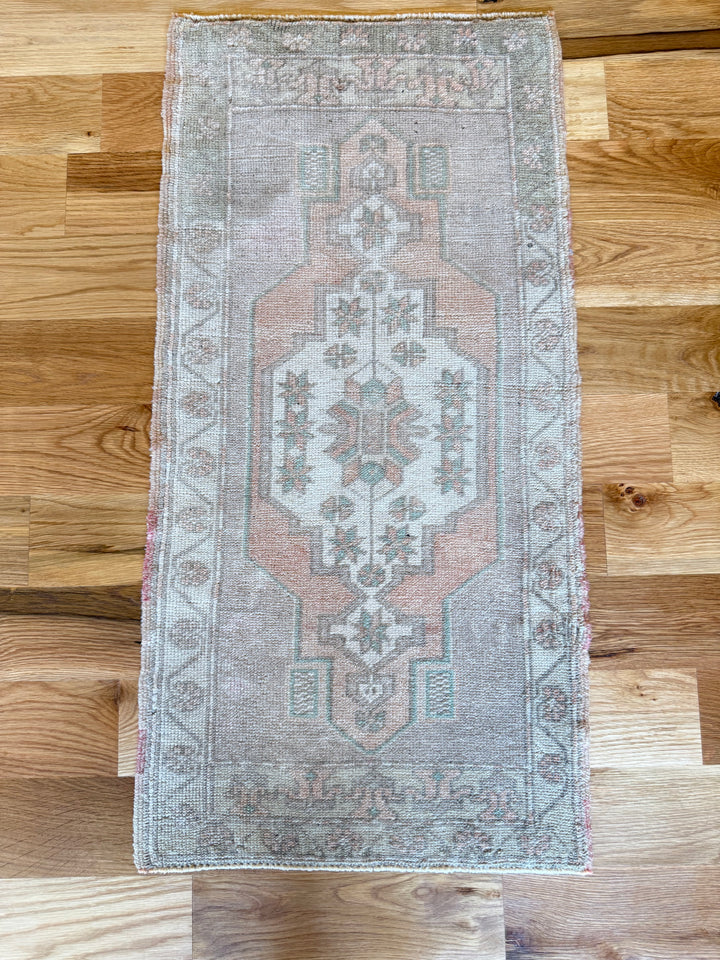 Yastik 1.7x3.3 - LillieKat Rugs