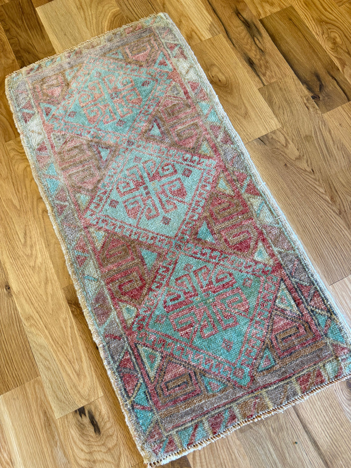 Yastik 1.7x3.2 - LillieKat Rugs