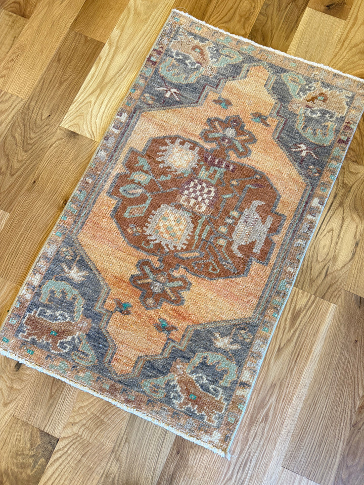 Yastik 1.9x2.10 - LillieKat Rugs