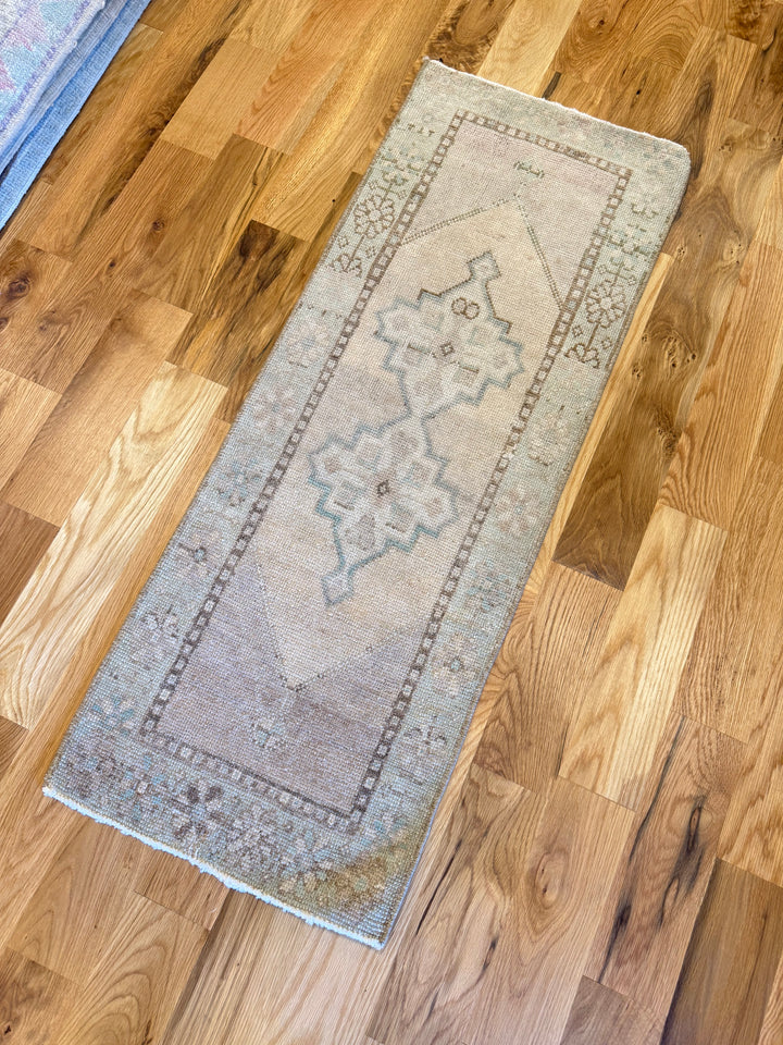 Yastik 1.6x4.1 - LillieKat Rugs