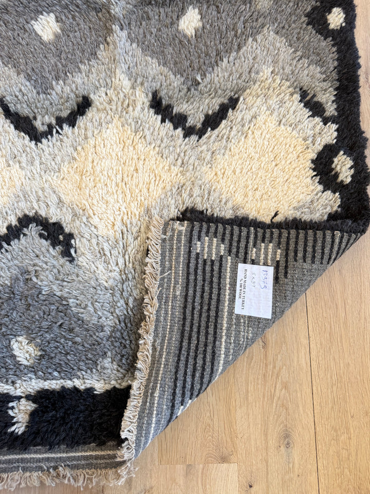 Scandinavian 3.9x5.0 - LillieKat Rugs