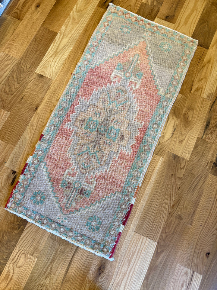 Yastik 1.7x3.7 - LillieKat Rugs