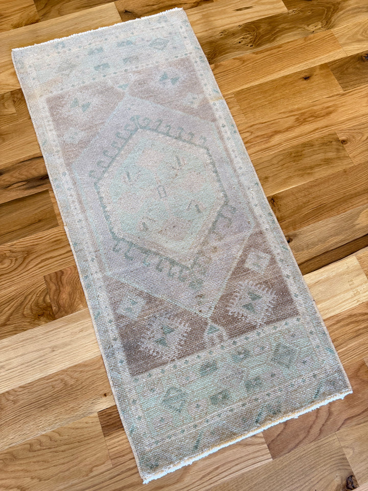 Yastik 1.7x3.7 - LillieKat Rugs