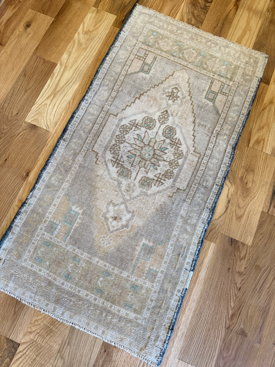 Yastik 1.9x3.6 - LillieKat Rugs
