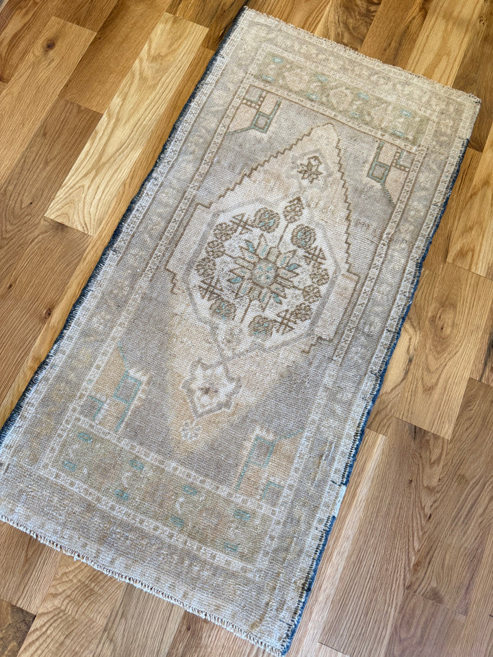 Yastik 1.9x3.6 - LillieKat Rugs