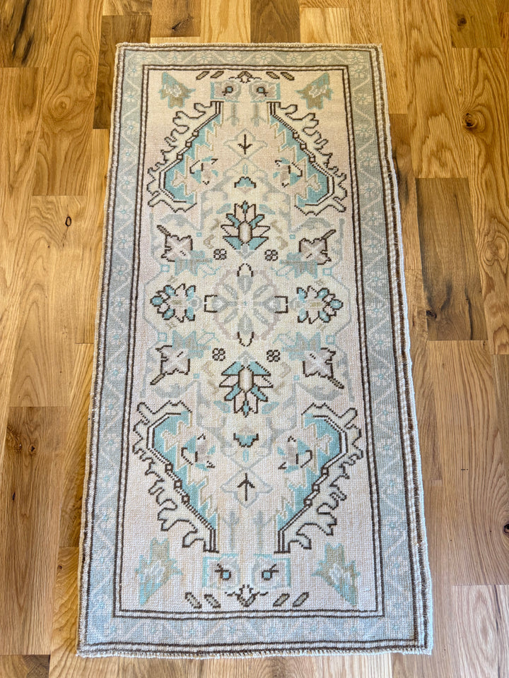 Yastik 1.9x3.7 - LillieKat Rugs