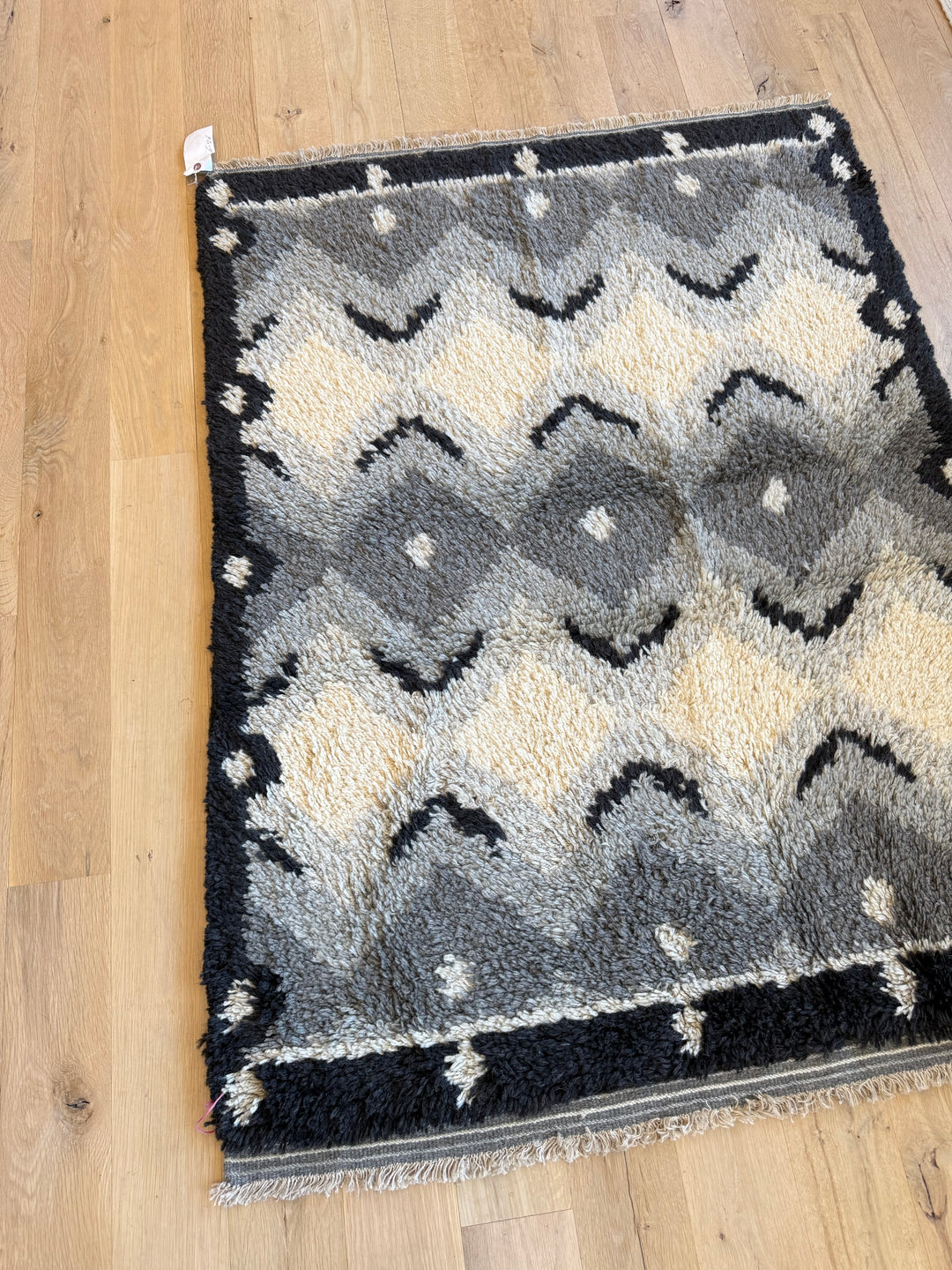 Scandinavian 3.9x5.0 - LillieKat Rugs