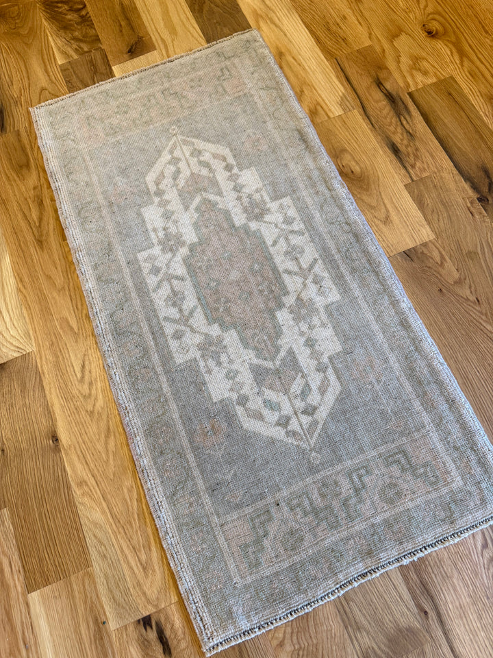 Yastik 1.8x3.4 - LillieKat Rugs