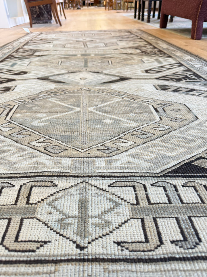 Caucasian Gallery Runner 4.11x10.0