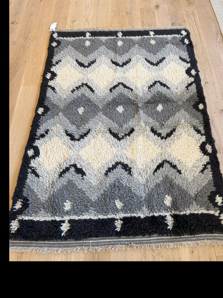 Scandinavian 3.9x5.0 - LillieKat Rugs