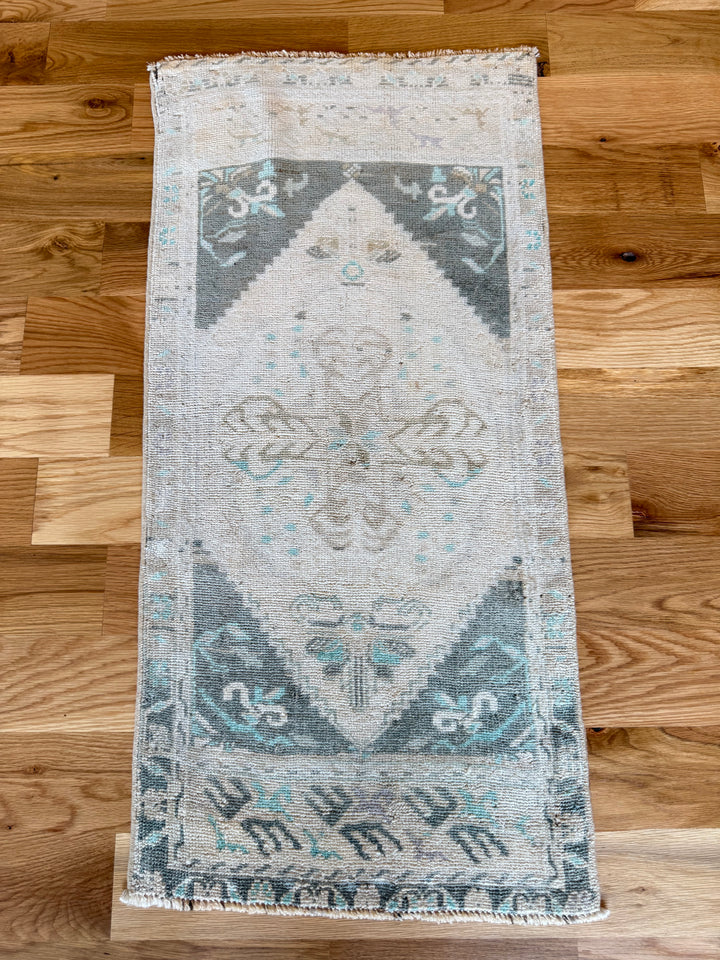 Yastik 1.8x3.5 - LillieKat Rugs