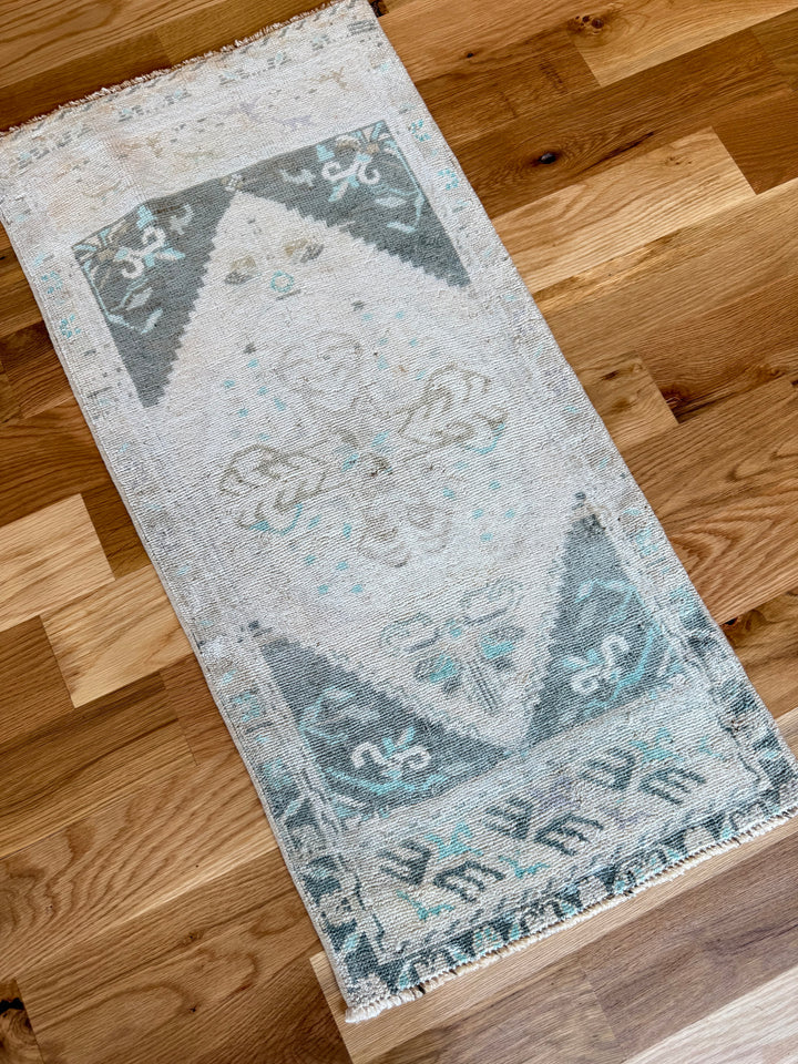 Yastik 1.8x3.5 - LillieKat Rugs