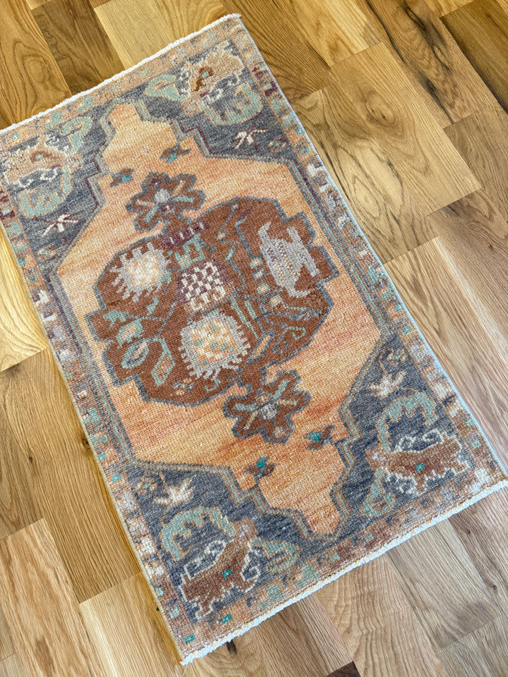 Yastik 1.9x2.10 - LillieKat Rugs