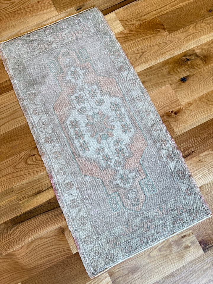 Yastik 1.7x3.3 - LillieKat Rugs