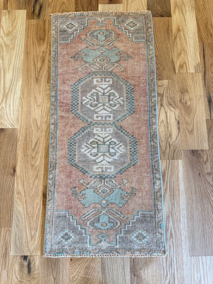 Yastik 1.5x3.2 - LillieKat Rugs