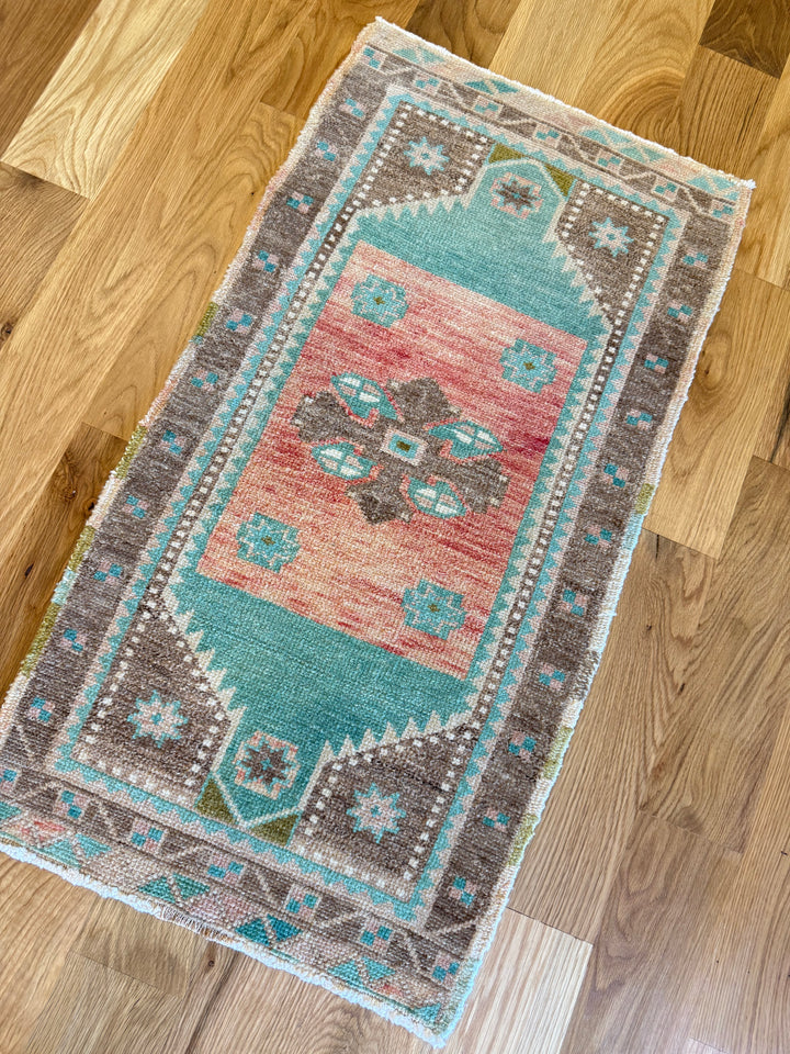 Yastik 1.7x2.11 - LillieKat Rugs