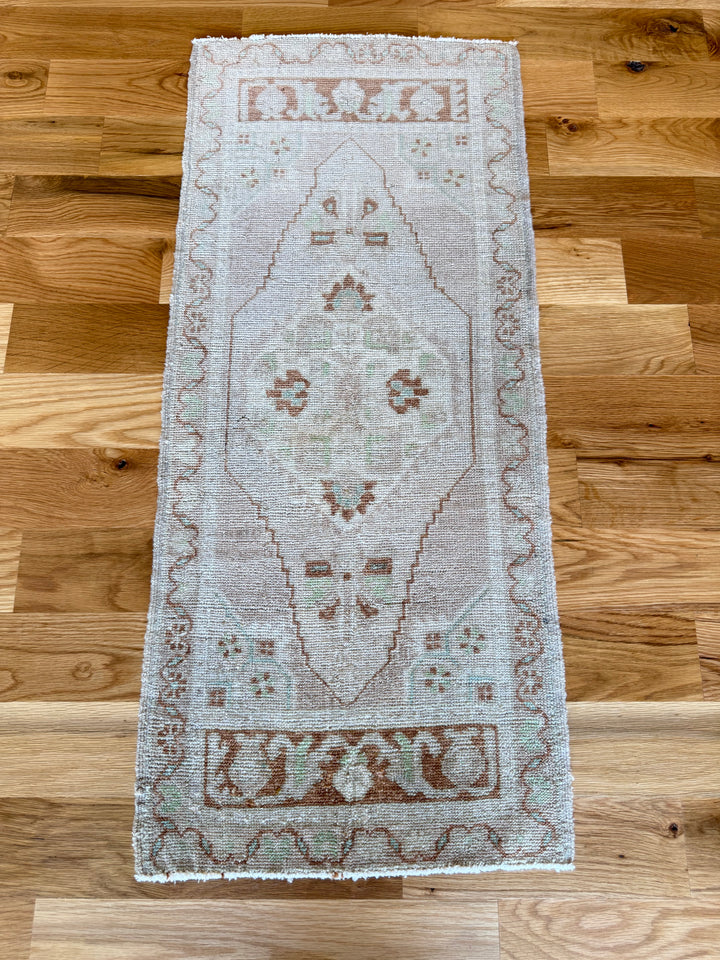 Yastik 1.7x3.9 - LillieKat Rugs
